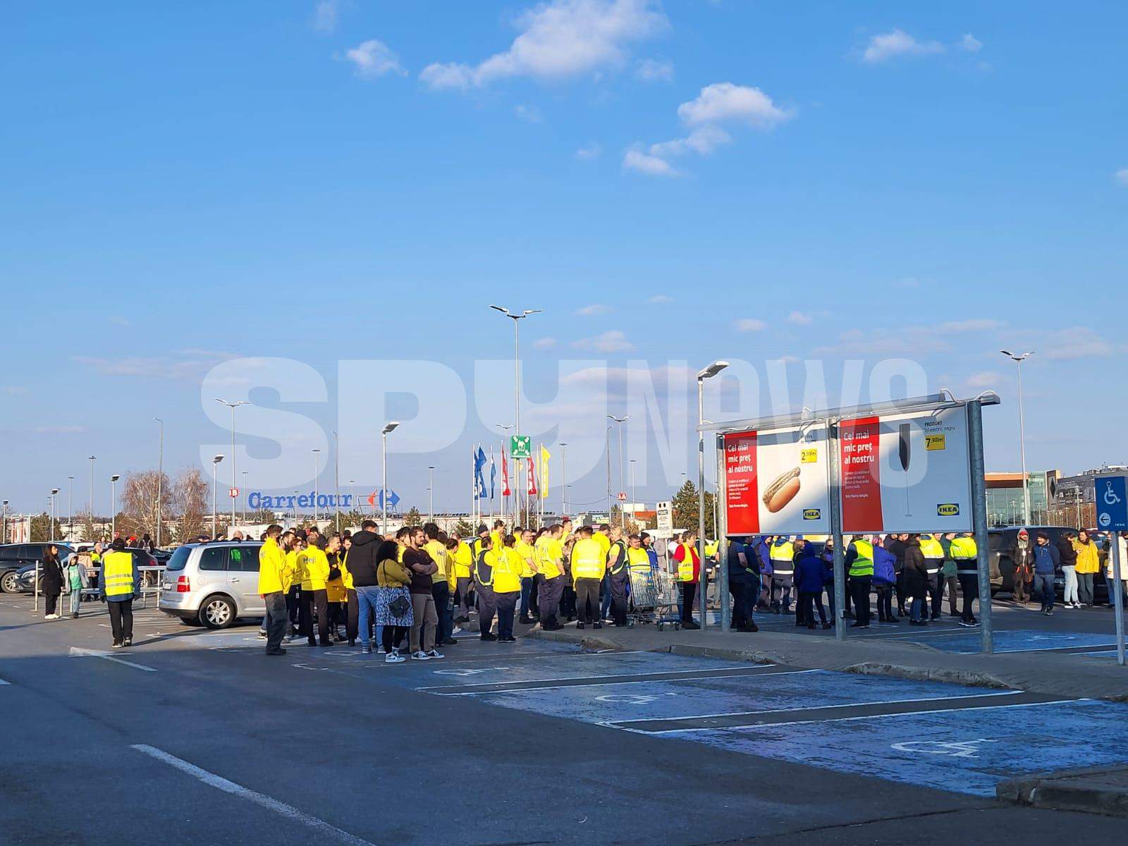 Magazin din nordul Capitalei, evacuat. Primele imagini de la fața locului / FOTO