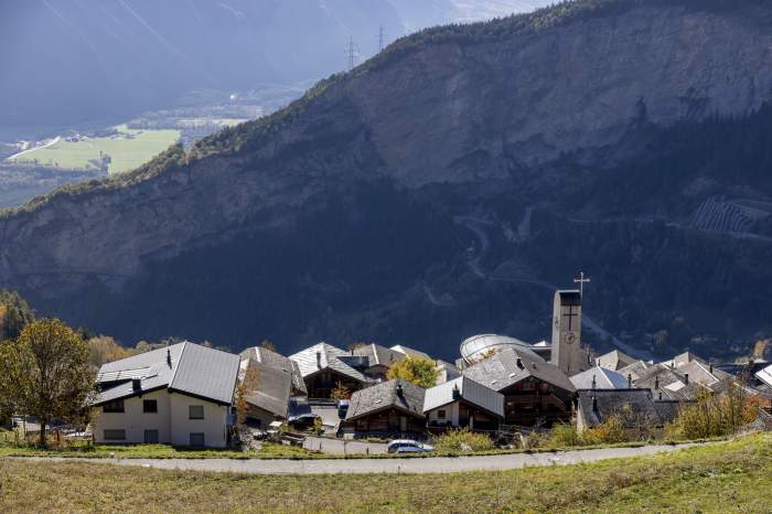 Biserica modernă din sat, Albinen, Valais, Elveția, Europa