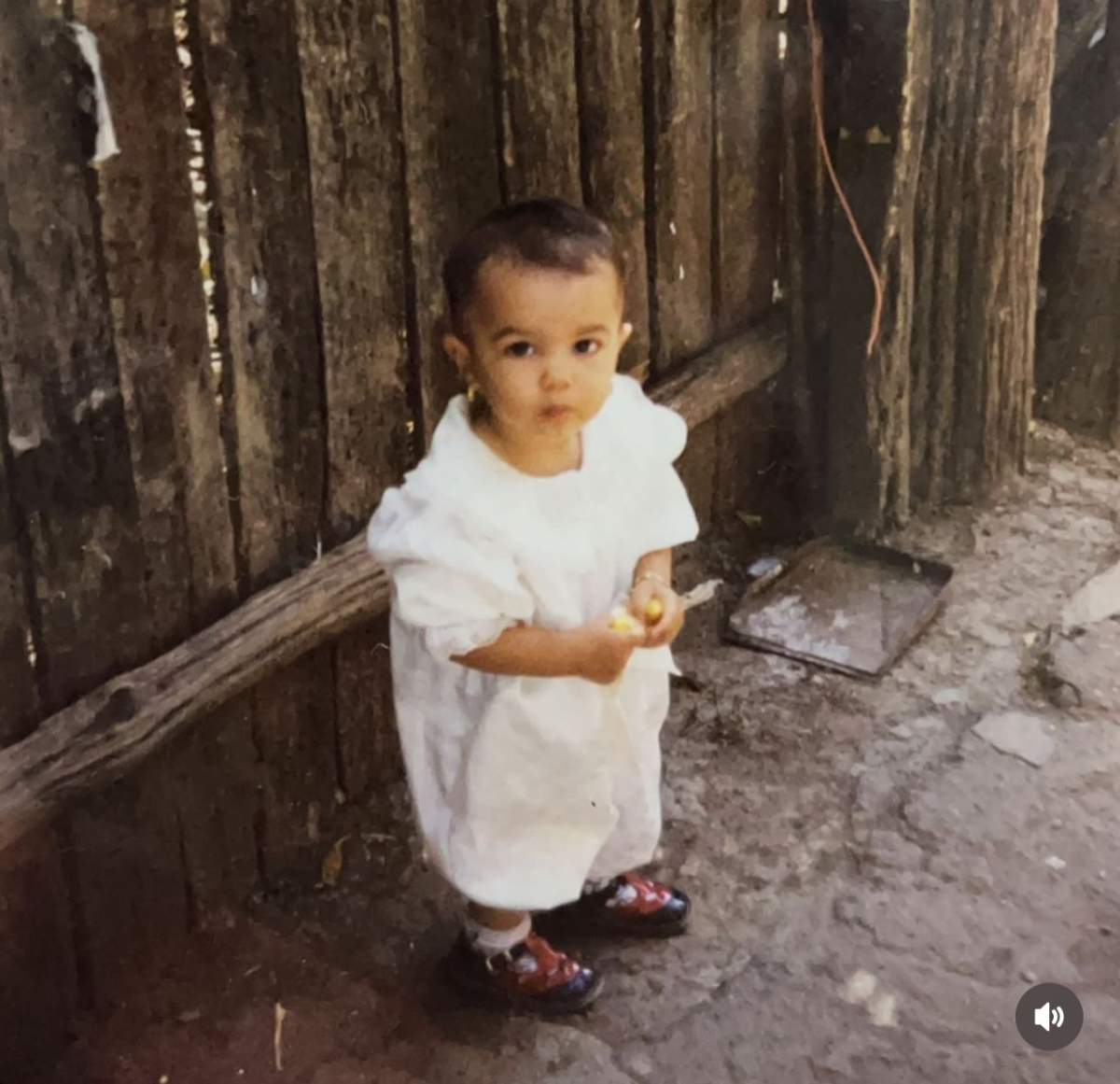 Recunoști fetița din imagine? larisa udila in copilarie