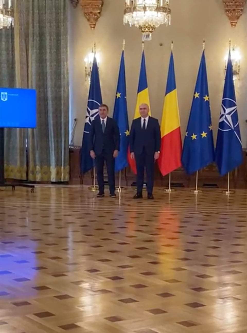 Imagini exclusive de la ceremonia de decorare a lui Gheorghe Hagi cu cea mai înaltă distincție a statului român. Ce invitați de seamă participă / VIDEO