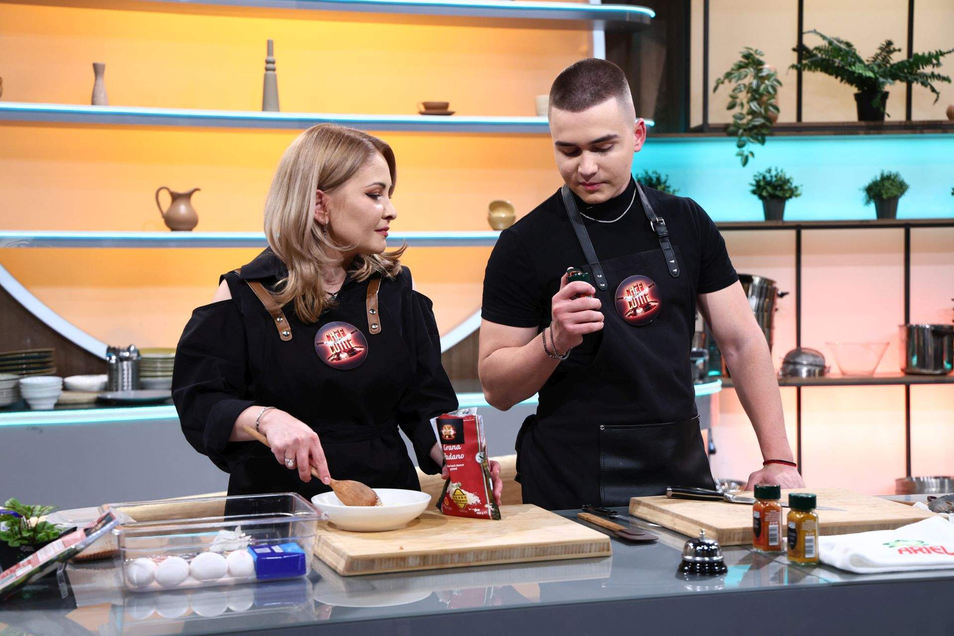 Chef Richard a câștigat amuleta ieri seară, la Chefi la cuțite. Diseară, soția și fiul lui Chef Orlando Zaharia îi pregătesc surpriza vieții, chiar în platoul show-ului culinar