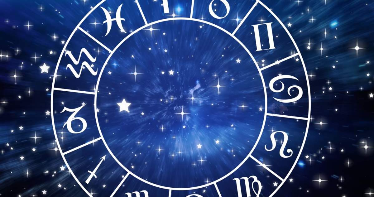 Imagine de roată pe cerul de noapte înstelat. Horoscop, zodiac, semne stelare și astrologie concept generat digital imagine.