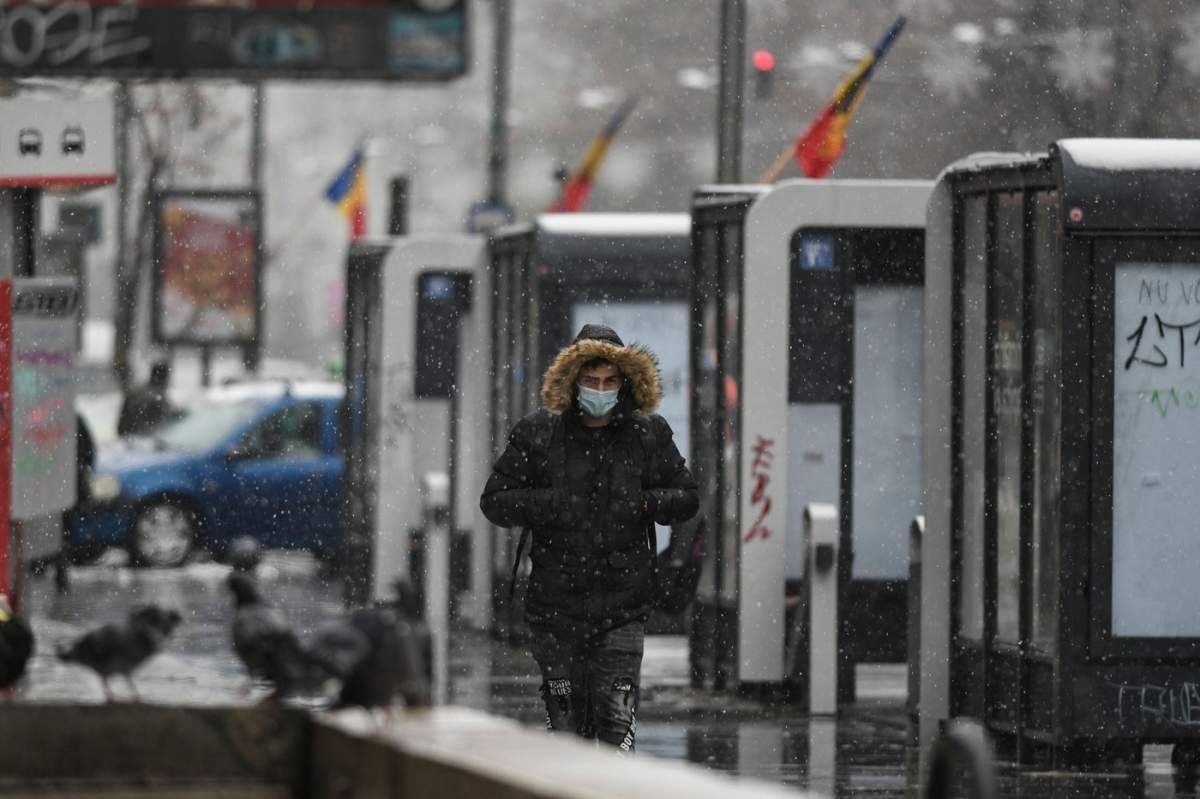 Meteorologii au emis cod galben de ninsori și viscol. Temperaturile scad spre -13 grade, iar stratul de zăpadă va ajunge la 15 cm