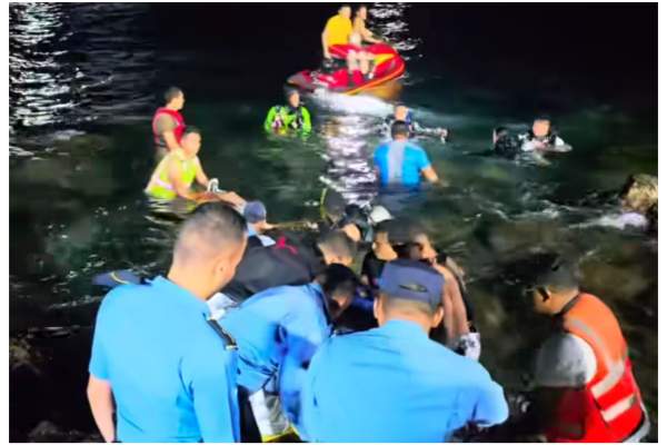 Un artist internațional a murit după ce avionul în care se afla s-a prăbușit pe o insulă. Alte 12 persoane și-au pierdut viața