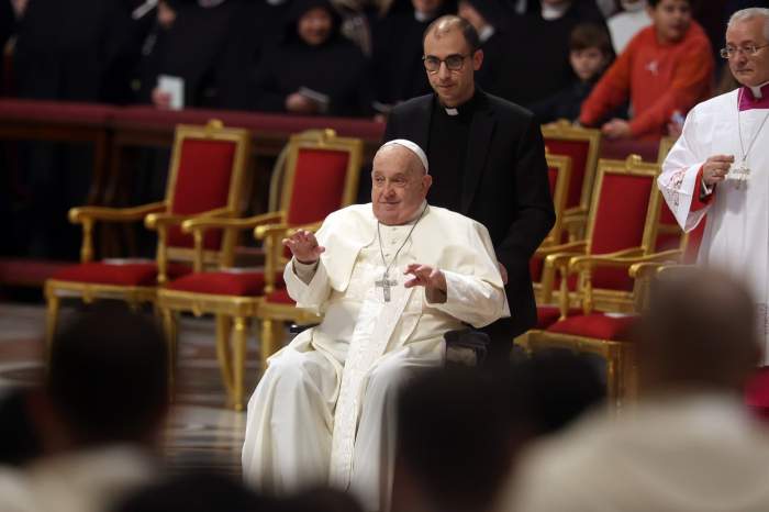 Starea de sănătate a Papei Francisc s-a îmbunătățit. Ce au transmis oficialii de la Vatican