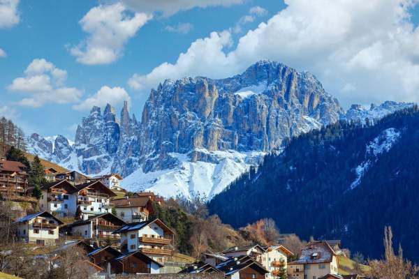 Țara secretă a Europei. Un colț unic, unde munții se întâlnesc cu stațiunile termale și tradițiile germane