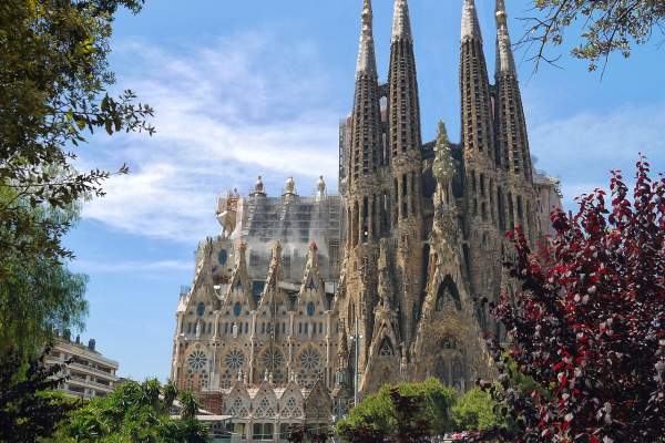 Decizie inedită luată de autoritățile din Barcelona. Sagrada Familia va avea un singur loc destinat fotografiilor