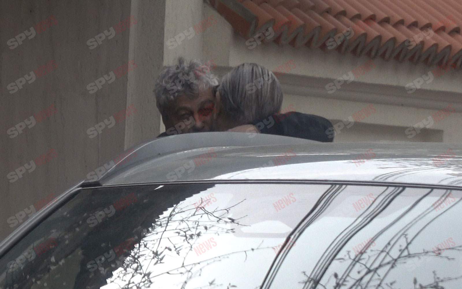 Serghei Mizil și Mircea Lucescu, la taclale în fața porții! Cum au fost filmați cei doi grei / PAPARAZZI