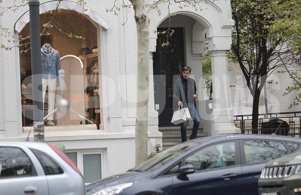 Victor Piţurcă are gusturi fine şi foarte scumpe! Ce milionar celebru a vizitat fostul fotbalist, după o raită prin magazinul bogaţilor / PAPARAZZI