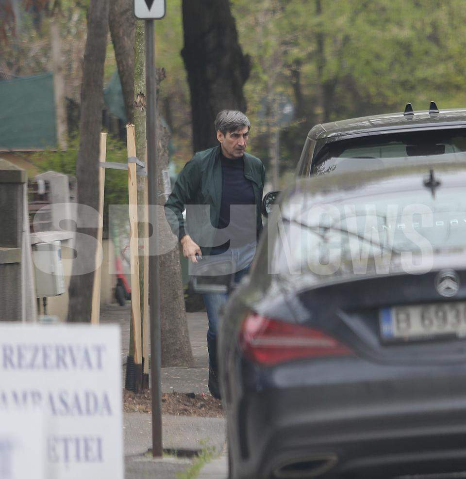 Victor Piţurcă are gusturi fine şi foarte scumpe! Ce milionar celebru a vizitat fostul fotbalist, după o raită prin magazinul bogaţilor / PAPARAZZI