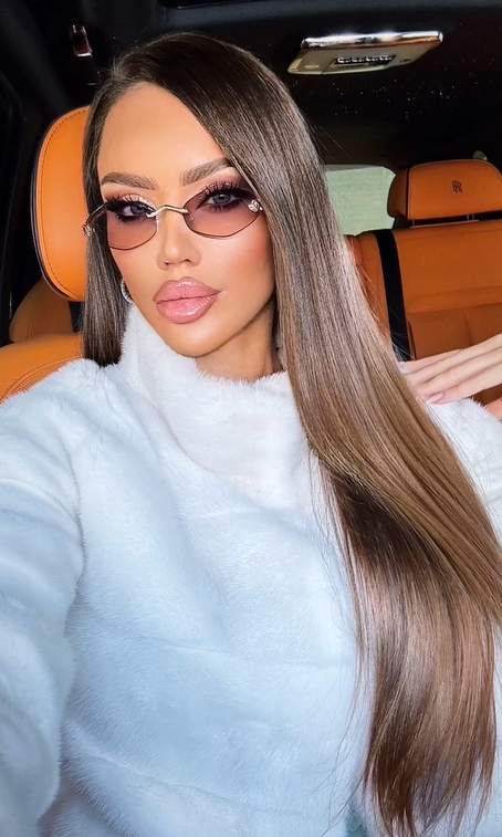 bianca dragusanu in masina
