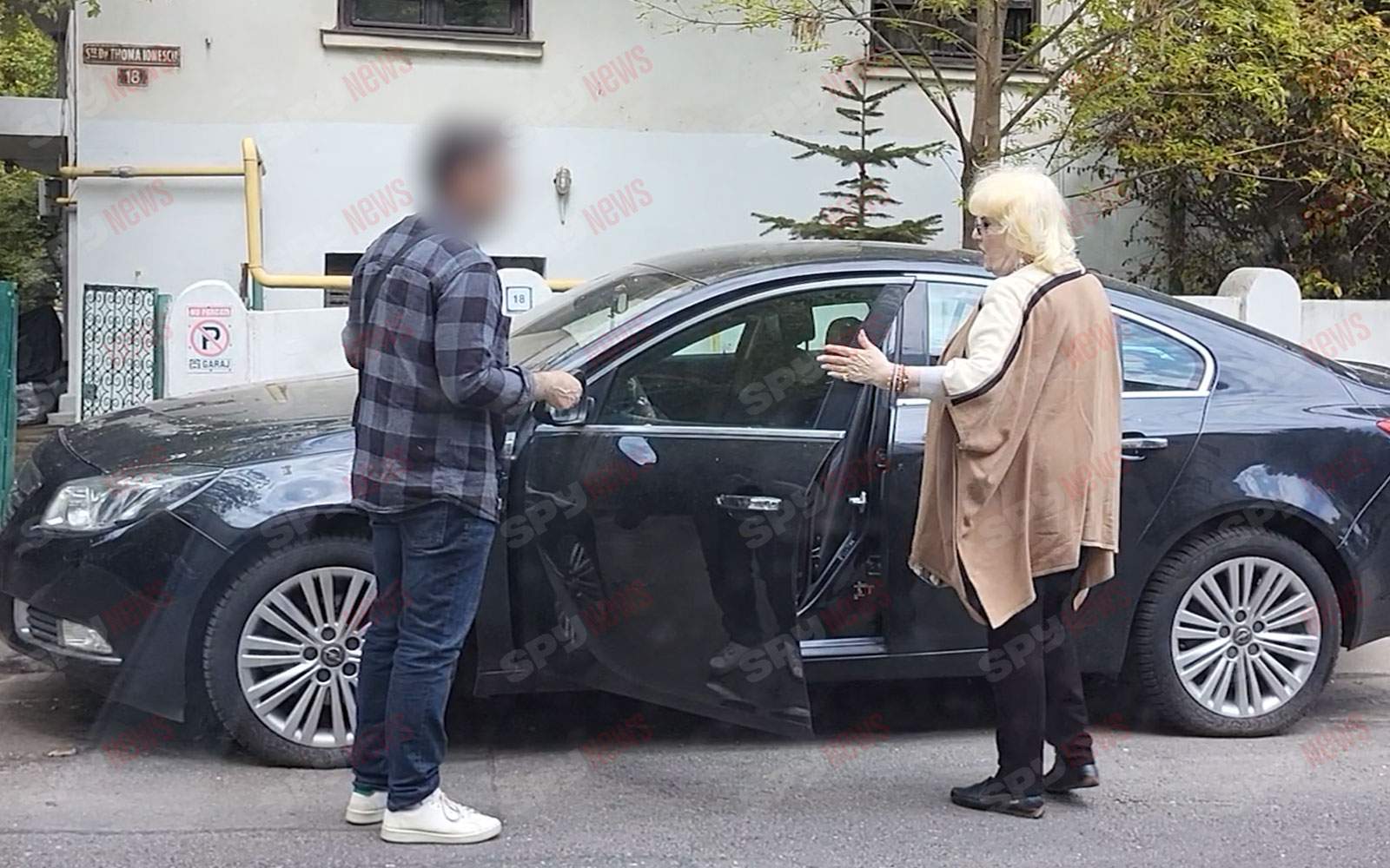 Corina Chiriac este greu de mulţumit! Cum au surprins-o paparazzii Spynews.ro