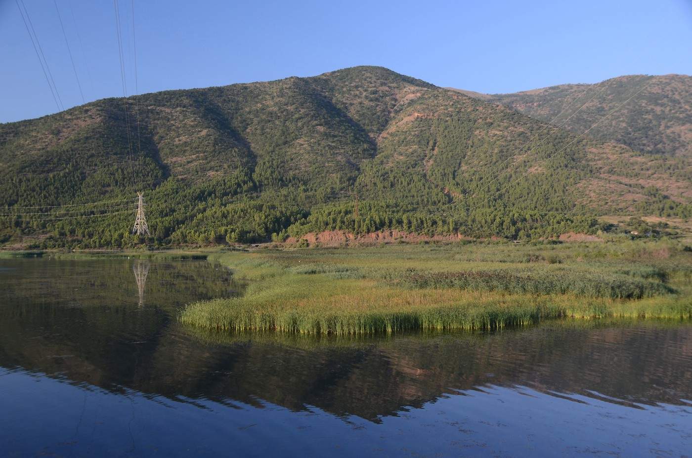 Lacul de cristal al Europei. Destinația fără aglomerație, unde pare că timpul stă în loc