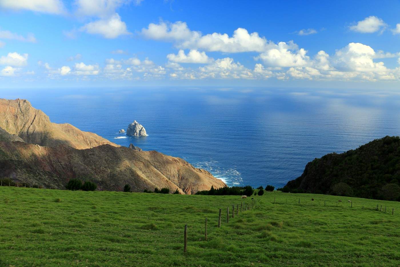 Tristan da Cunha – Cea mai izolată comunitate locuită de pe planetă, aflată în mijlocul Atlanticului de Sud.