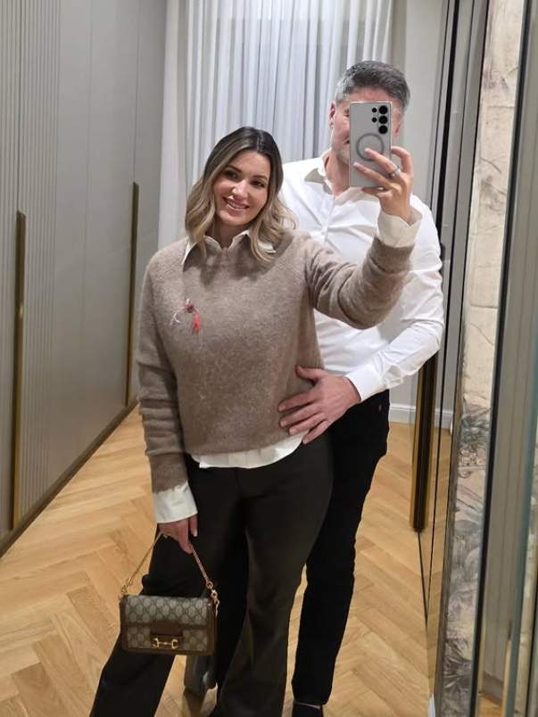 ela craciun si sotul ei impreuna