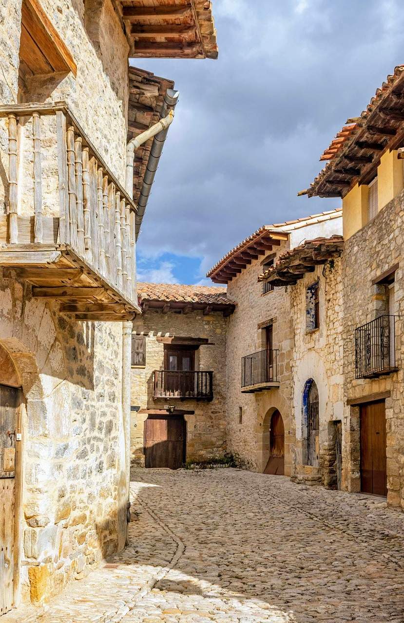 O bijuterie ascunsă în munții Spaniei. Destinația care nu este cunoscută de turiști
