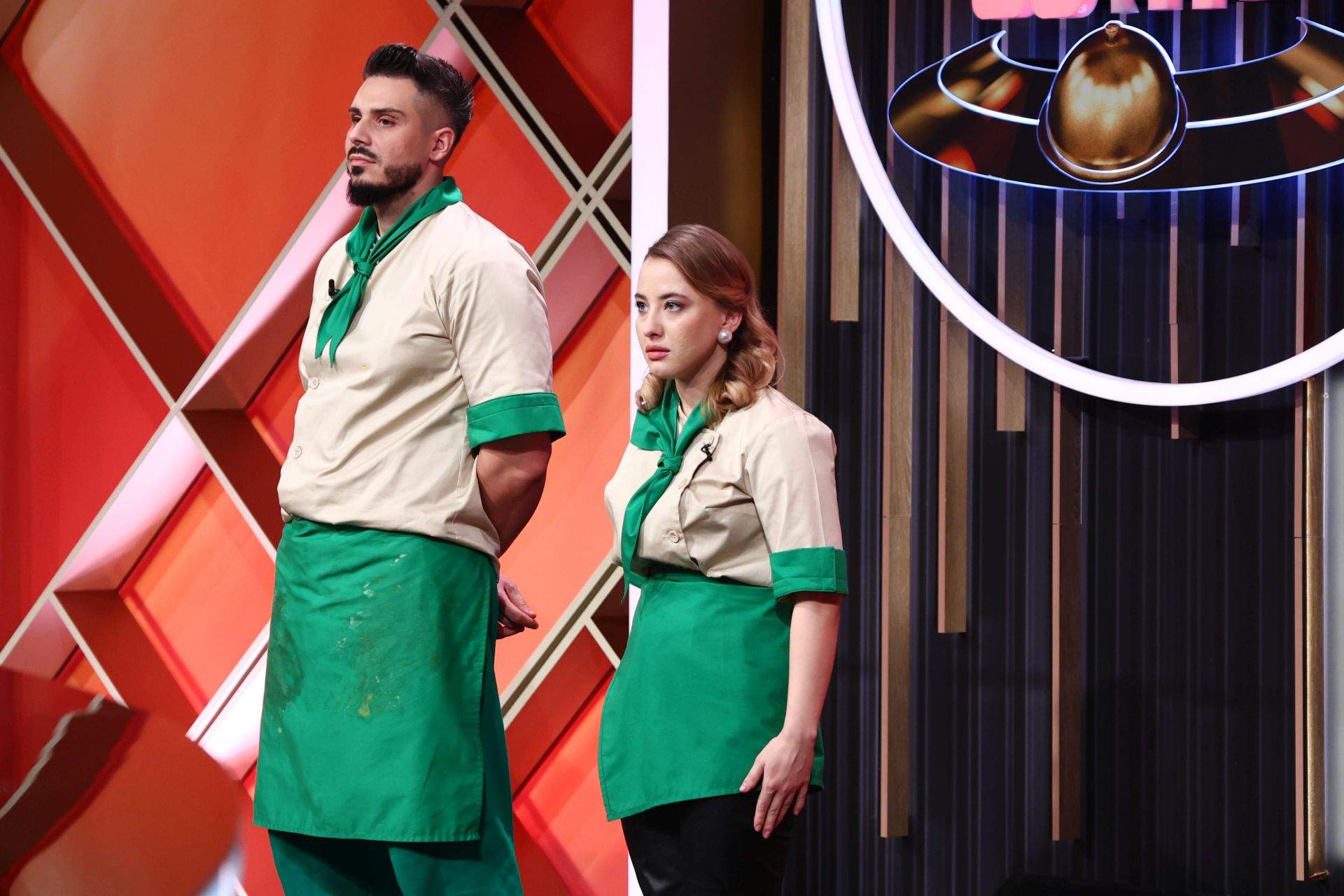 Echipa portocalie, o nouă victorie la Chefi la cuțite. Diseară, cursă culinară nebună: un preparat la fiecare zece minute. Chef Orlando: ”Proba asta este criminală!”