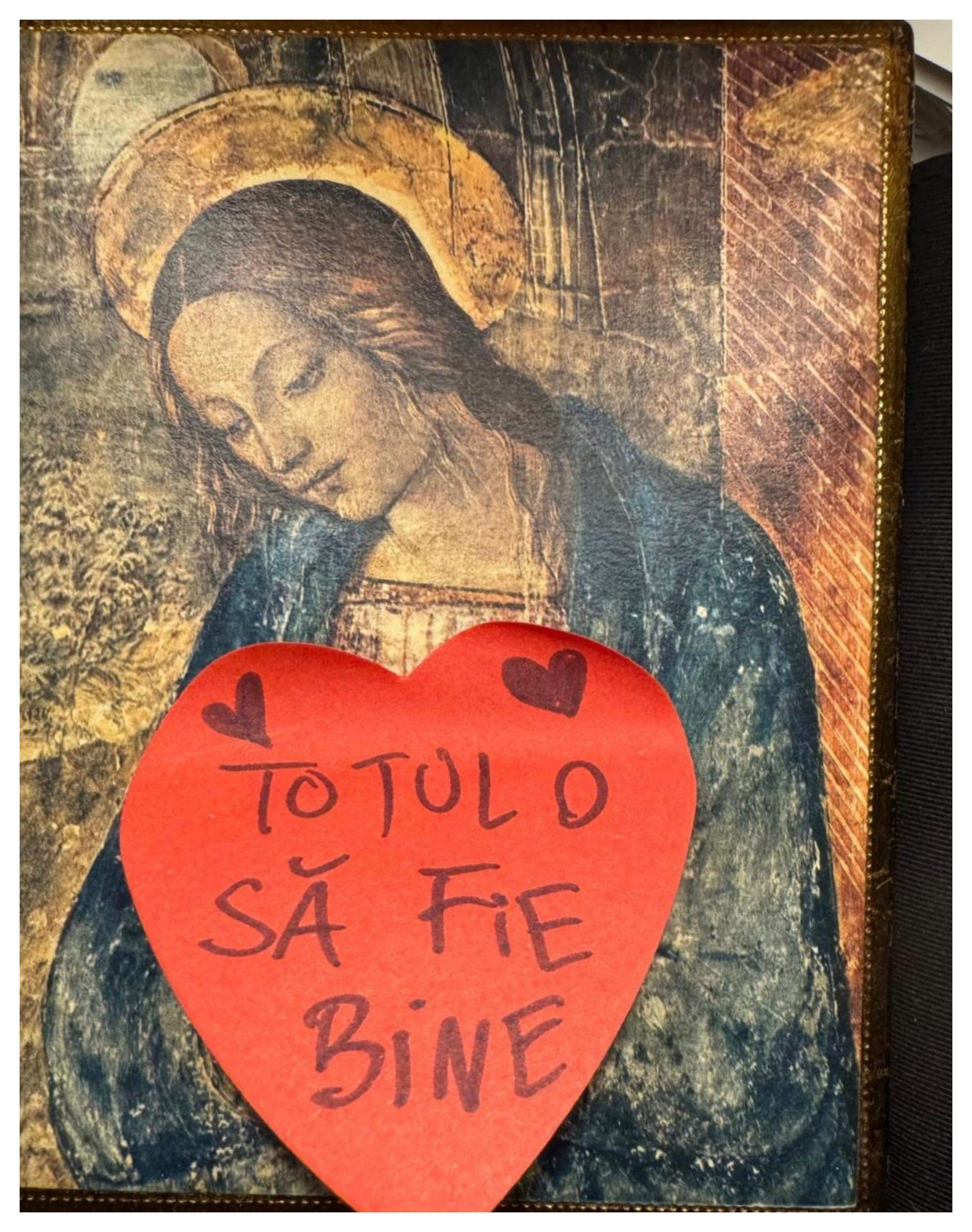 Andreea Marin, emoționată de cadoul primit de la fiica sa, Violeta. Vedeta îl ține lângă icoană: „Te iubesc nespus”