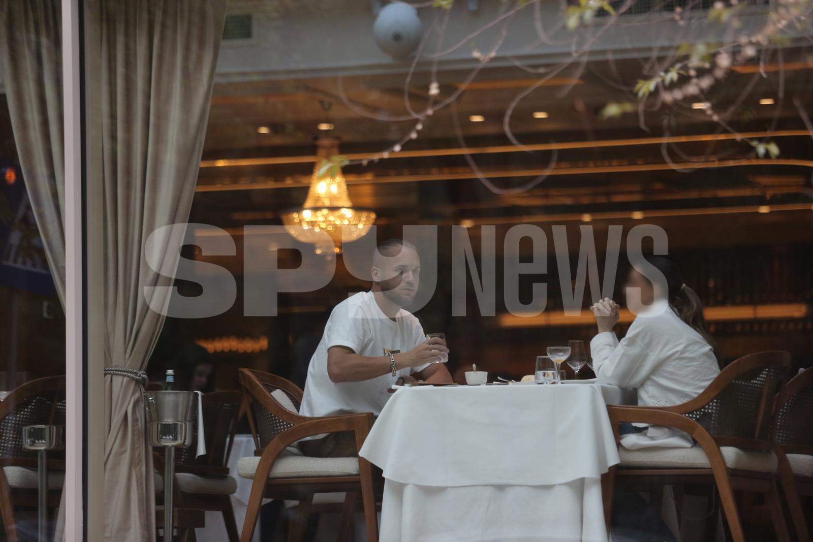 George Puşcaş şi-a scos simpatia în oraş! Cine este domnişoara tandră care îl însoţeşte? Imaginile surprinse de paparazzi | PAPARAZZI