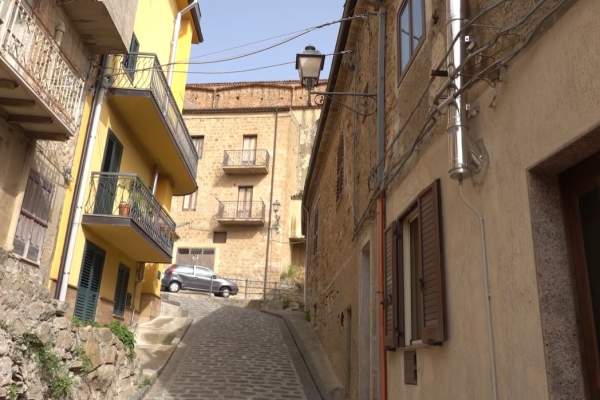 Casa de doar 5 lei pe care un cuplu și-a cumpărat-o recent. Imagini cu locuința celor doi | FOTO