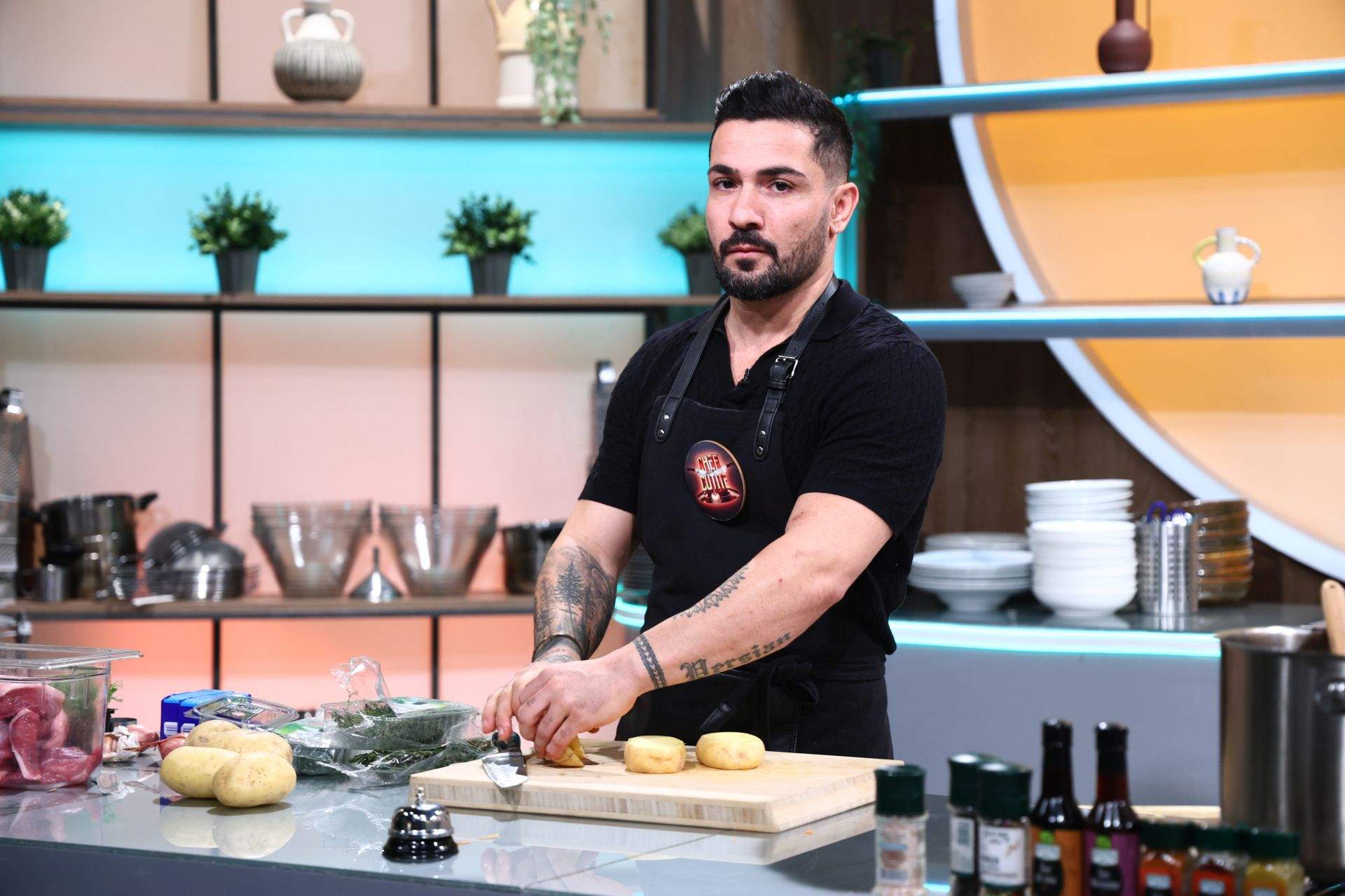 Chef Richard Abou Zaki a câștigat ieri bomba cu mai multe amulete. Diseară, la Chefi la cuțite, mentorul lui Chef Orlando Zaharia gătește pentru jurați