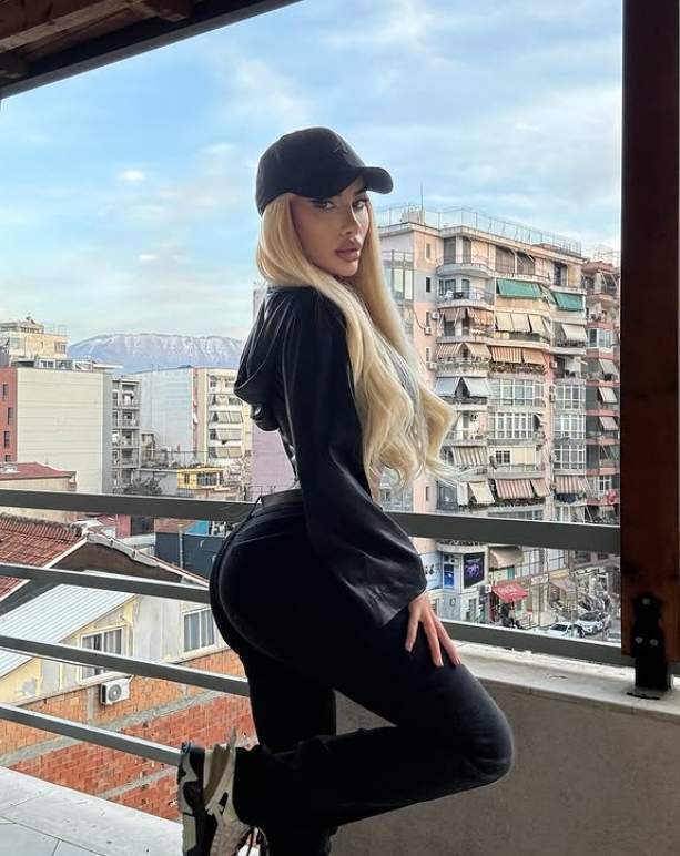 Bia Khalifa, replică dură pentru Tzancă Uraganu după ce manelistul a spus despre ea că ar avea probleme psihice! Cum se apară blondina: ”E un sărac incult, cu burtă. Nu are educație”