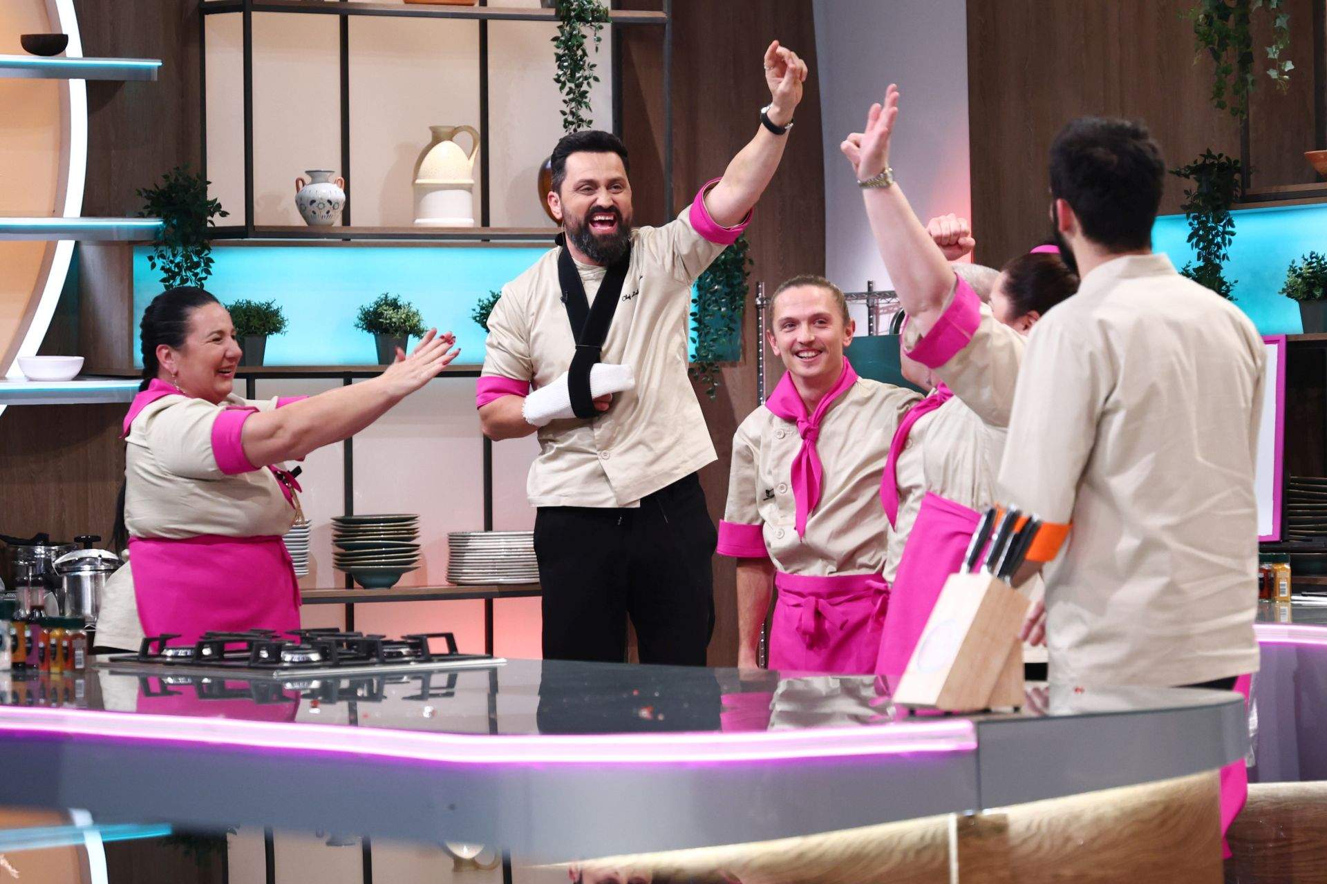 Echipa lui Chef Orlando Zaharia a câștigat battle-ul Chefi la cuțite de ieri seară. Mihai Vasile (Mexicanu’) a părăsit competiția