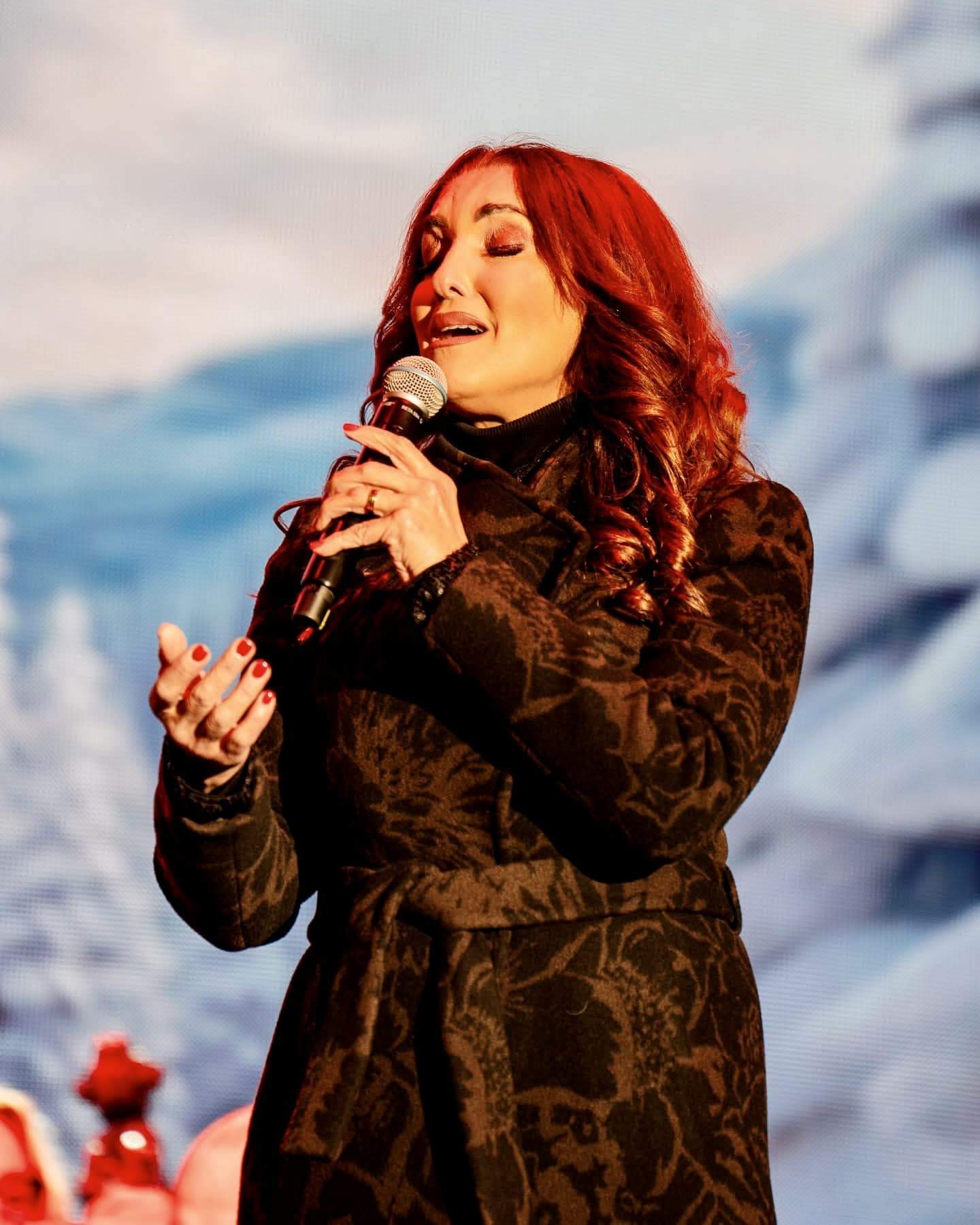 Nico în timp ce concerteaza