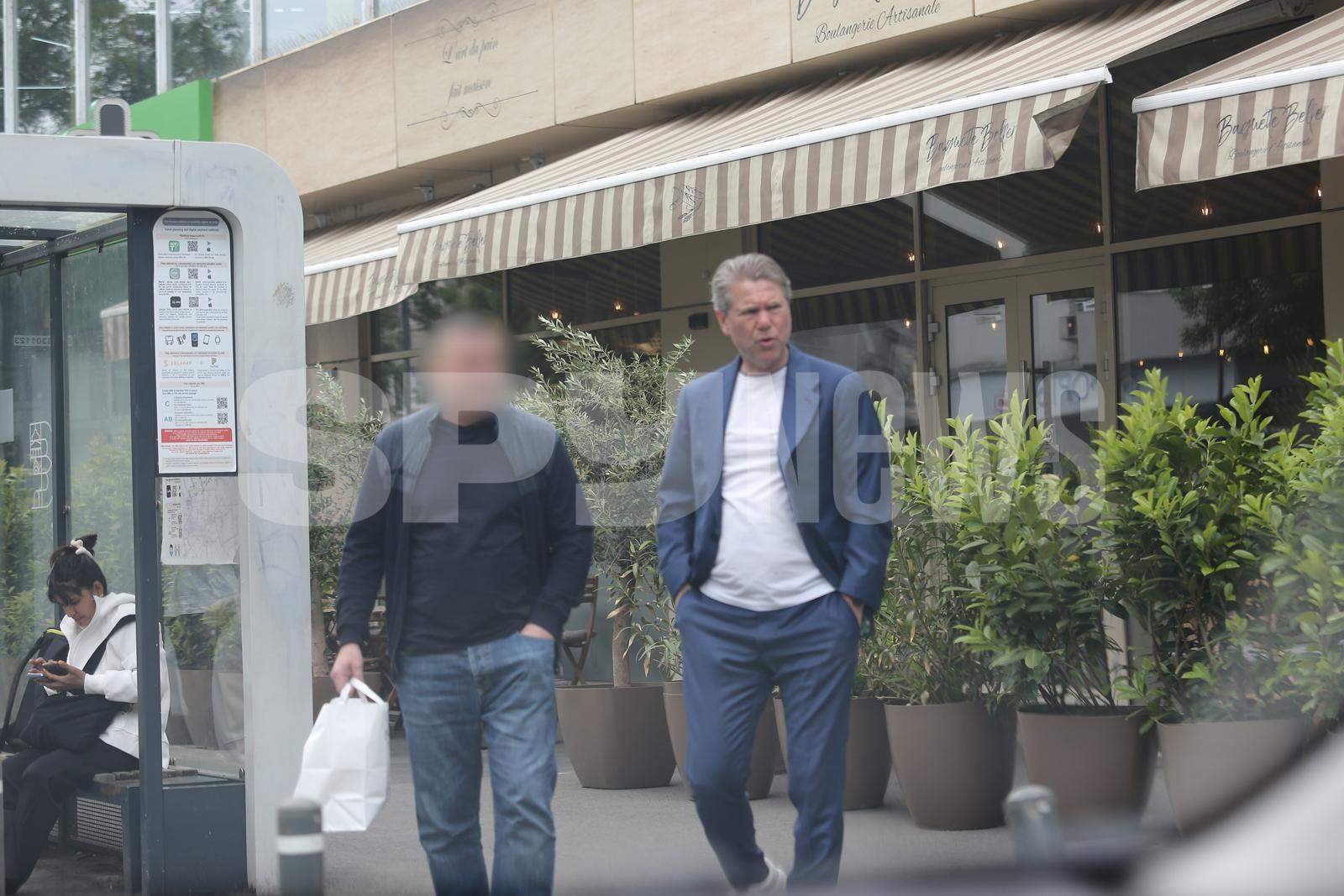 Nu contează că te cheamă Florin Răducioiu! Daca îţi spune logodnica să ieşi să iei pâine, atunci aşa faci! Avem dovada! / PAPARAZZI