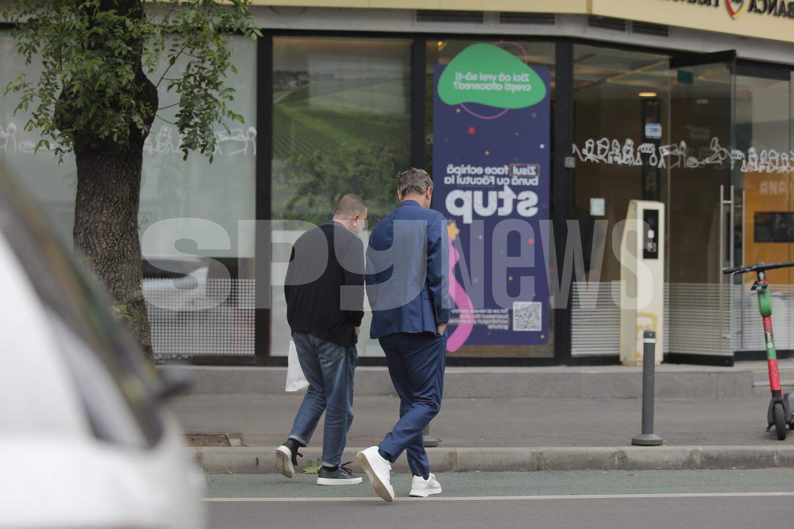 Nu contează că te cheamă Florin Răducioiu! Daca îţi spune logodnica să ieşi să iei pâine, atunci aşa faci! Avem dovada! / PAPARAZZI