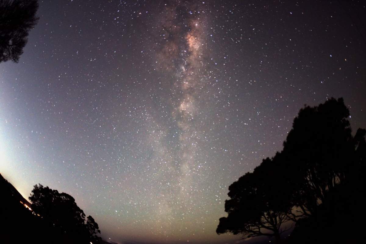 O priveliște frumoasă a Căii Lactee la John's Hill Reserve Lookout în Melbourne, Victoria, Australia - 08 mai 2025