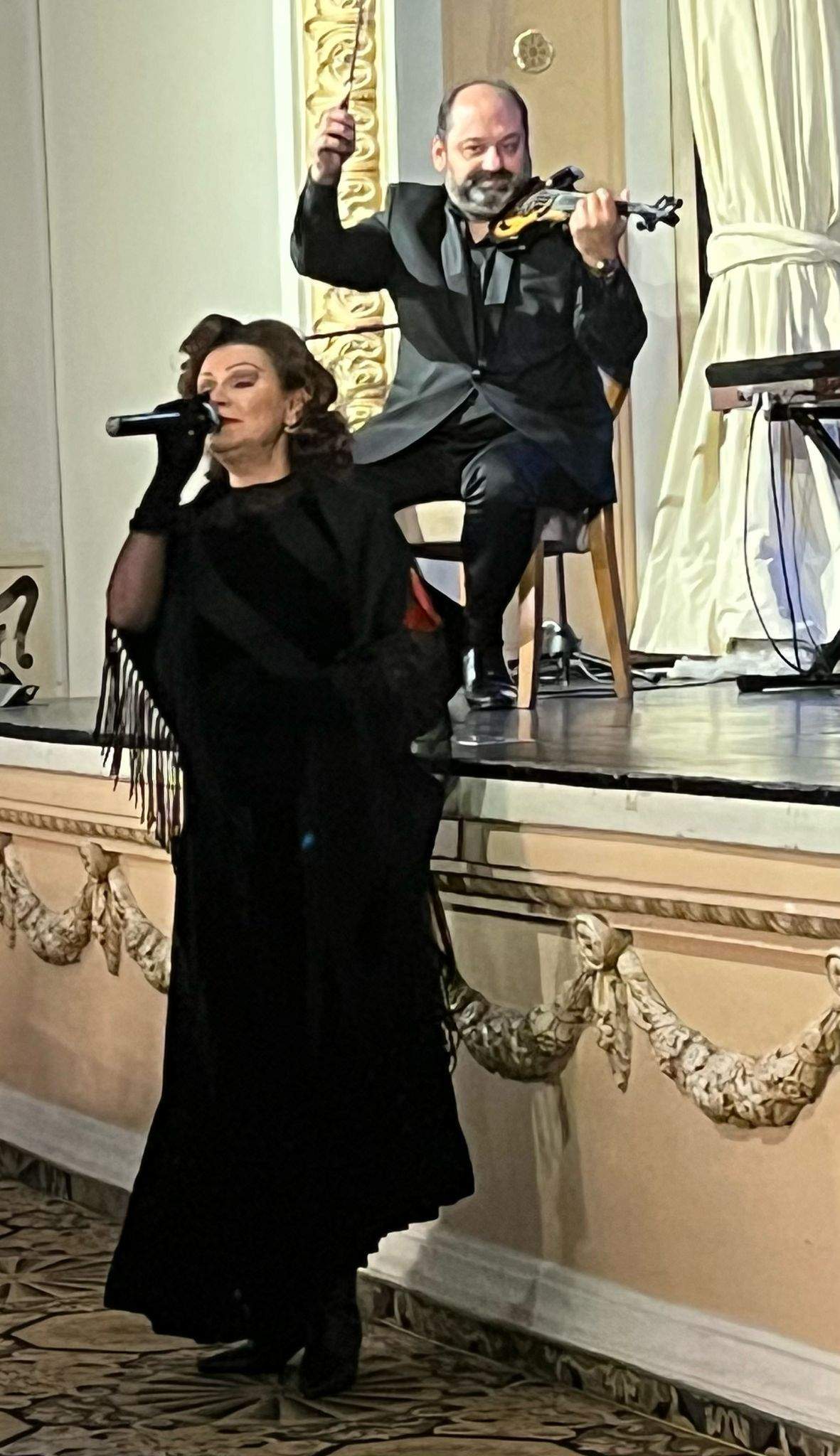 Maria Buza împreună cu soțul pe scenă