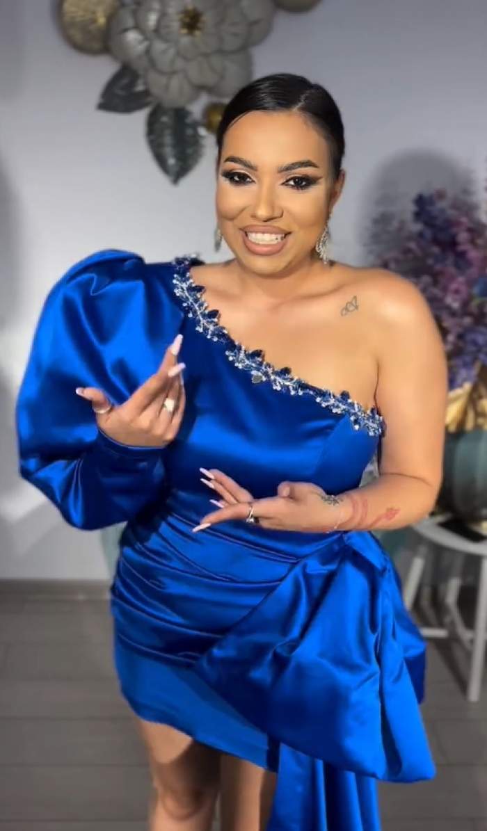 adriana simionescu in rochie albastra