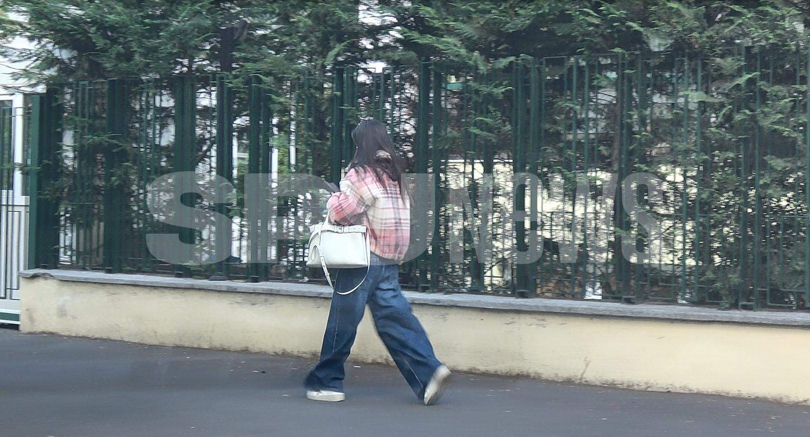 Mira şi-a mutat biroul în maşină! Ce face cântăreaţa când are deadline-uri, dar are nevoie şi de puţină relaxare! | PAPARAZZI