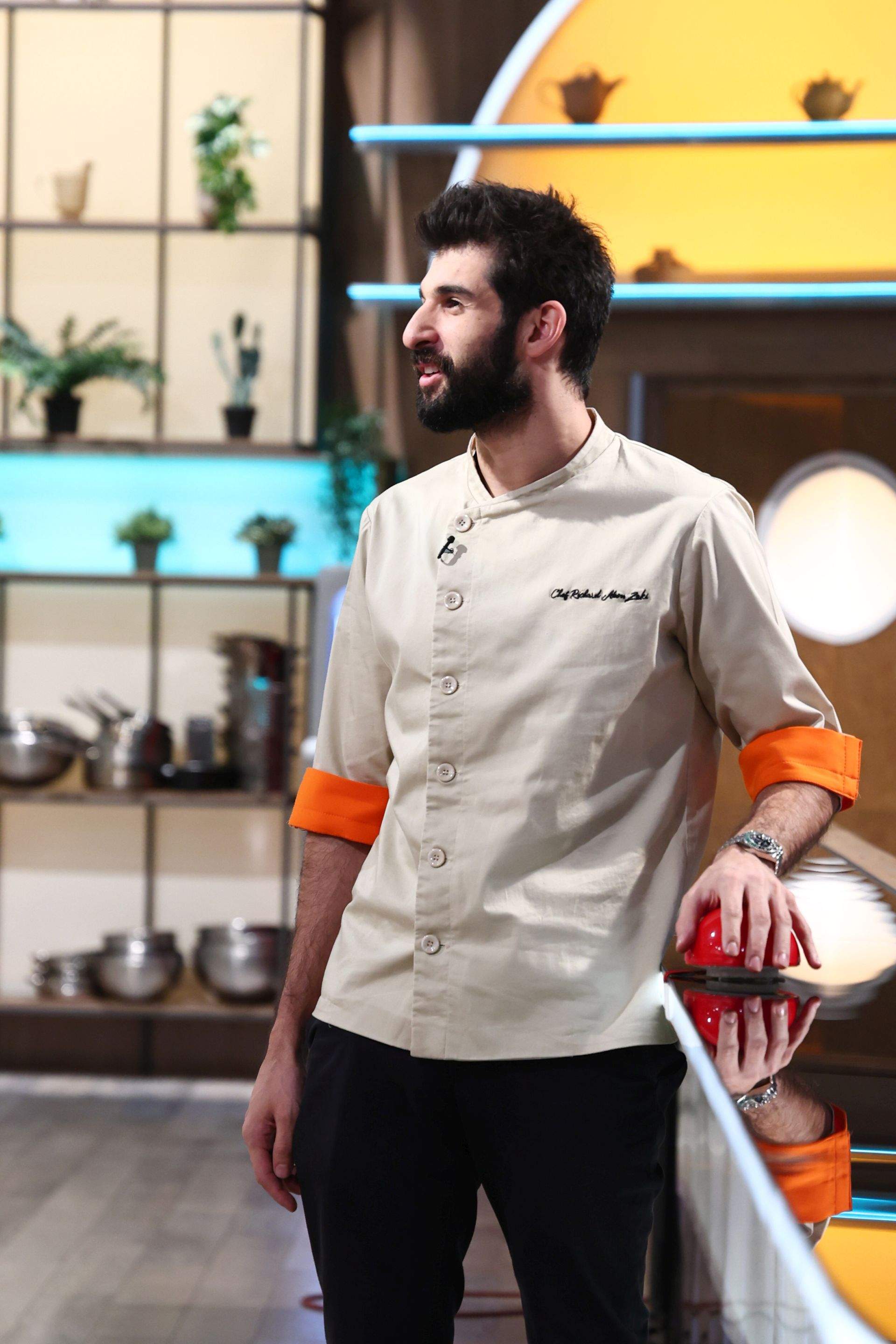 Chef Richard și Chef Sautner se duelează-n amulete, la battle-ul de diseară. Ochelarii speciali aduc confuzie în bucătăria Chefi la cuțite