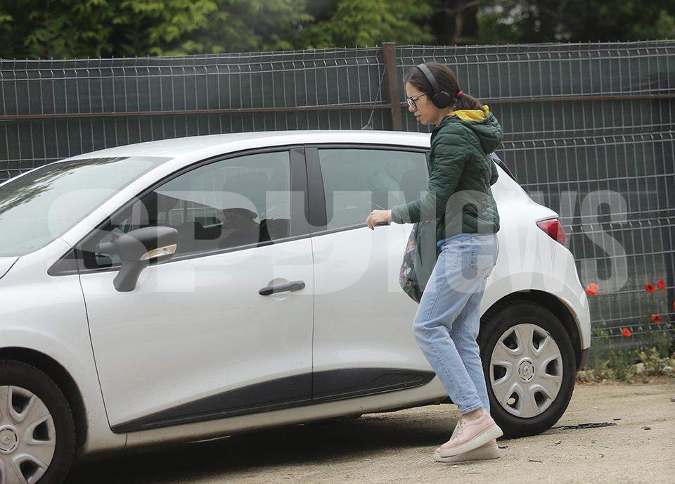 Ce a făcut soţia lui Nicuşor Dan, cu puţin timp înainte de al doilea tur al alegerilor! Cum au filmat-o paparazzii Spynews.ro pe prima doamnă a României