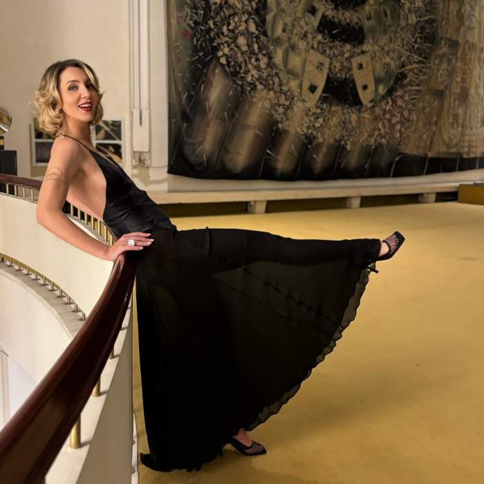 Ana Odagiu poartă o rochie elegata