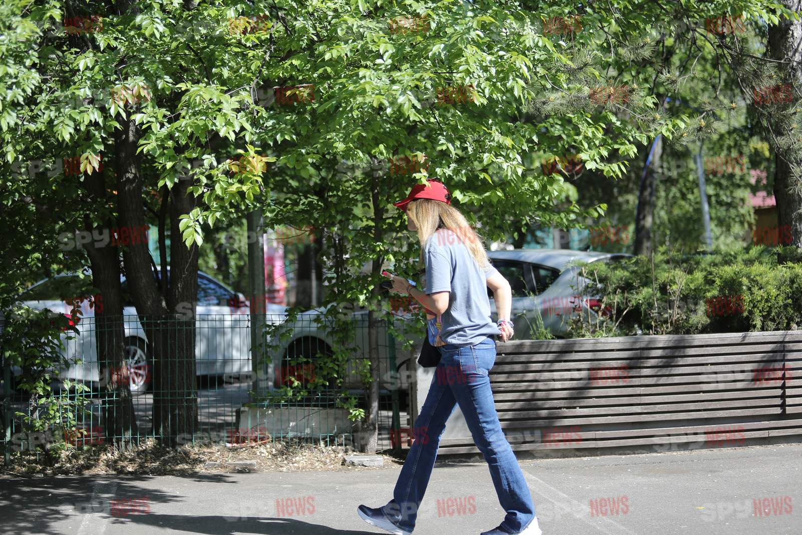 Anca Țurcașiu, undercover! A ieșit camuflată și a mizat că nu e recunoscută! Cum au filmat-o paparazzii și în compania cui