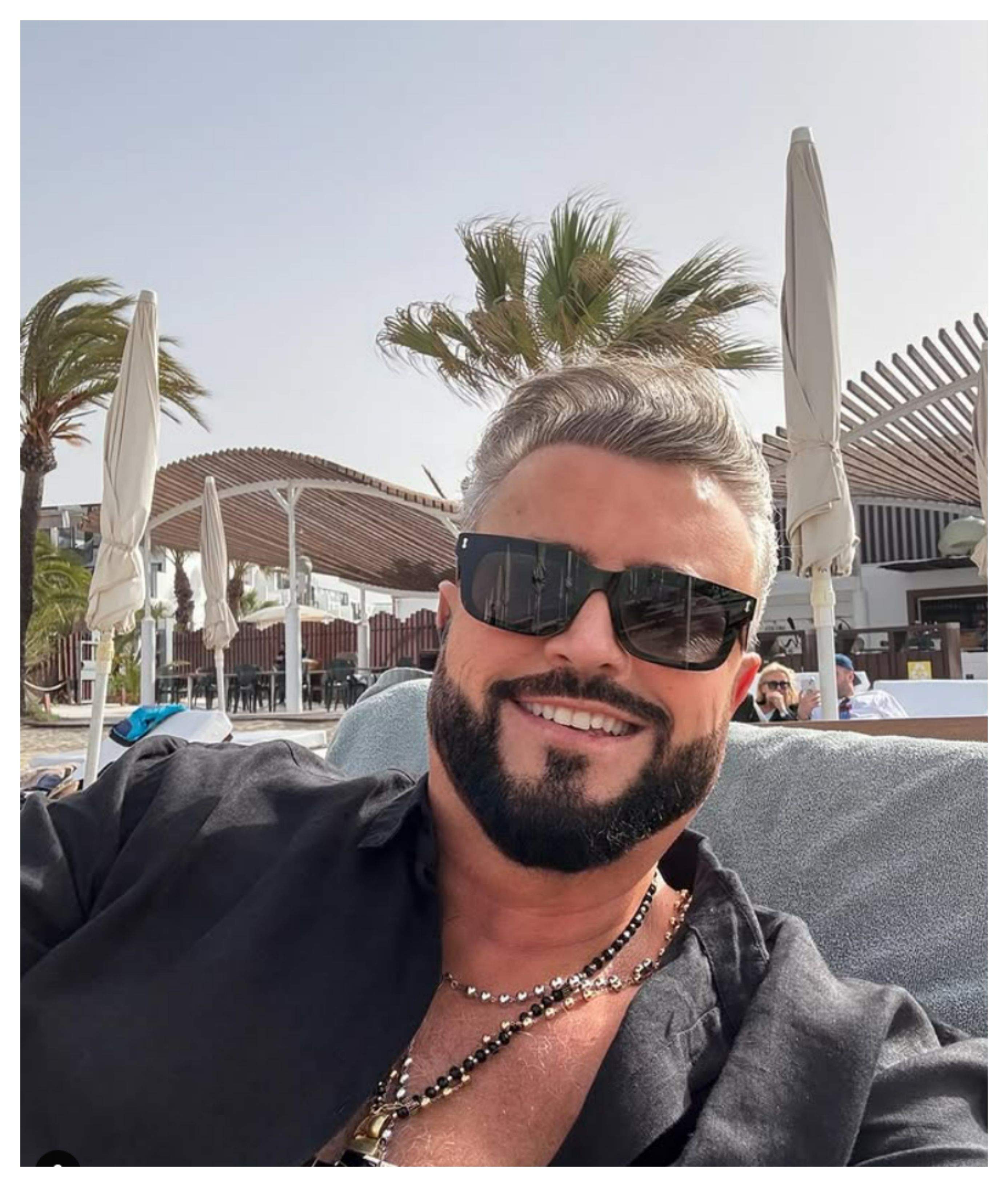 Cătălin Botezatu, vacanță fără iubită. Ce destinație exclusivistă a ales creatorul de modă / FOTO