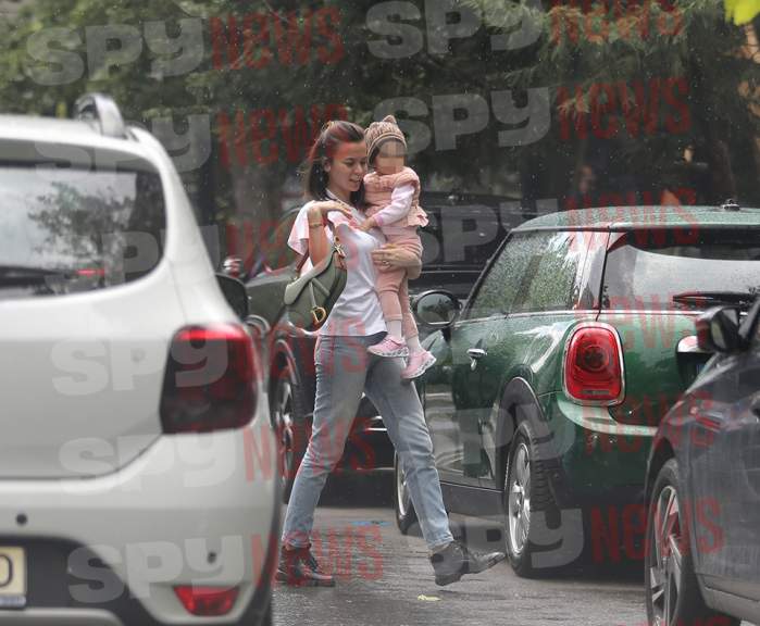 Cât de protector este Flick atunci când vine vorba despre familia lui! Paparazzii SpyNews l-au filmat în acţiune