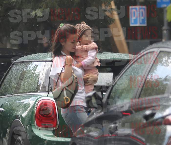 Cât de protector este Flick atunci când vine vorba despre familia lui! Paparazzii SpyNews l-au filmat în acţiune