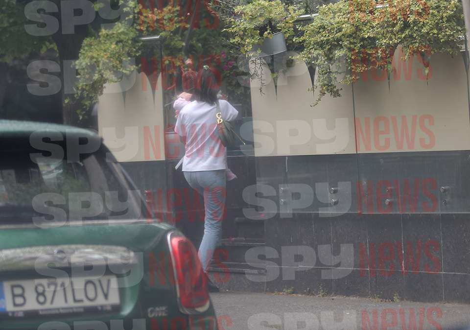Cât de protector este Flick atunci când vine vorba despre familia lui! Paparazzii SpyNews l-au filmat în acţiune