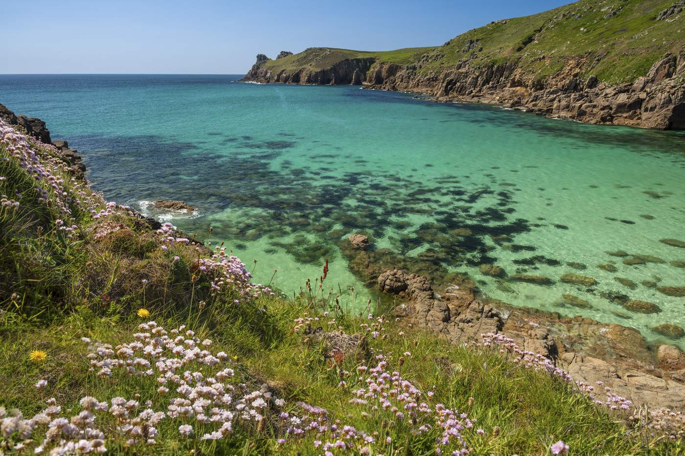 Plaja Nanjizal, din Marea Britanie