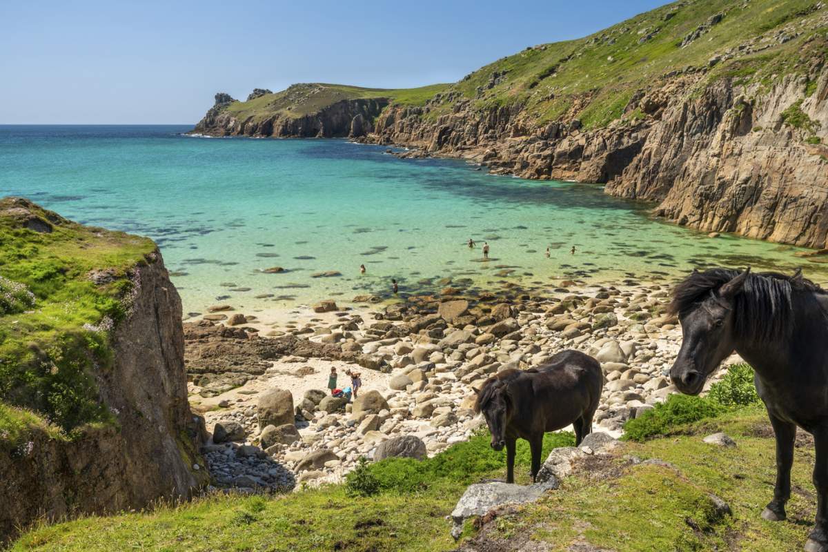 Plaja Nanjizal, din Marea Britanie