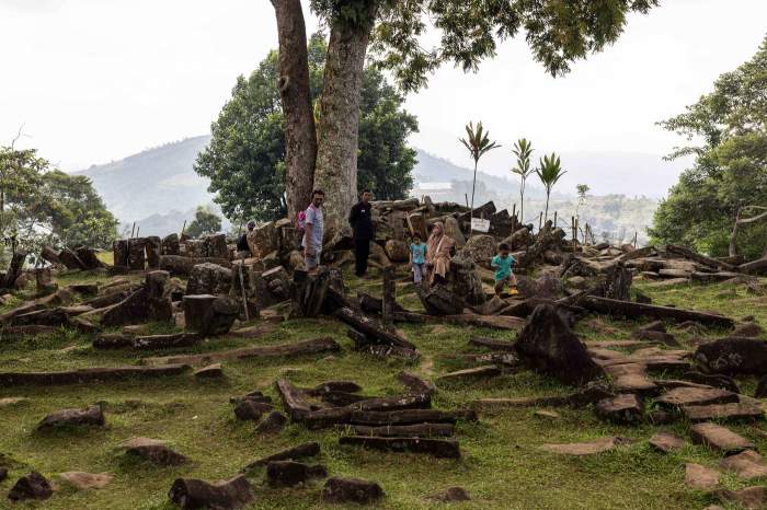 Situl piramidal Gunung Padang din Indonezia
