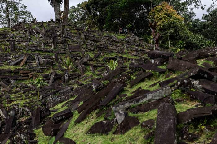 Situl piramidal Gunung Padang din Indonezia