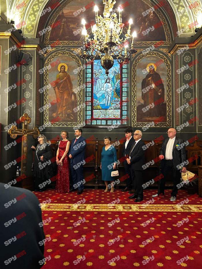 Mihai Albu a ajuns în fața altarului alături de mireasa lui, Elena. Informații în timp real de la cununia religioasă