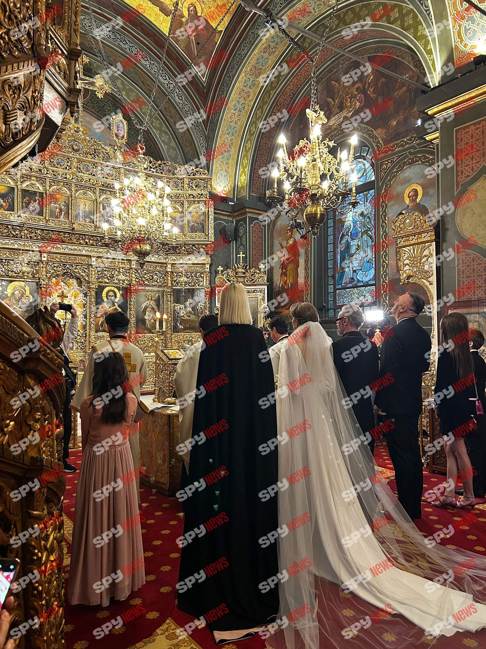 Mihai Albu a ajuns în fața altarului alături de mireasa lui, Elena. Informații în timp real de la cununia religioasă
