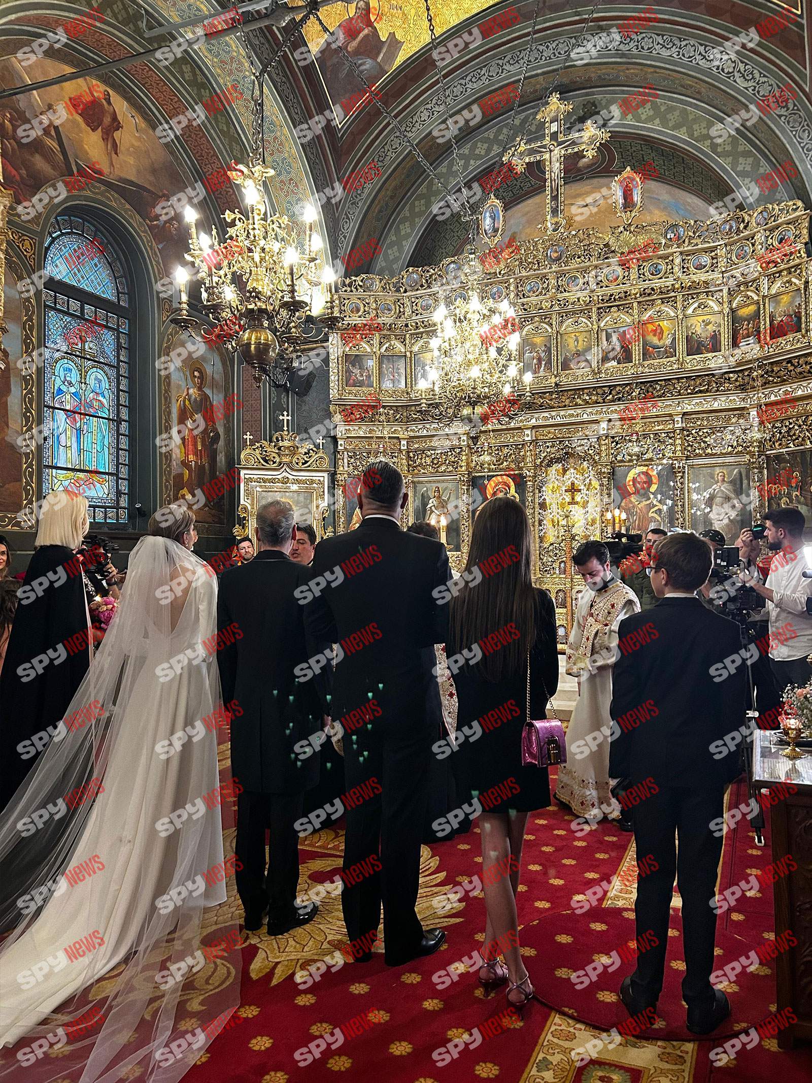 Mihai Albu a ajuns în fața altarului alături de mireasa lui, Elena. Informații în timp real de la cununia religioasă