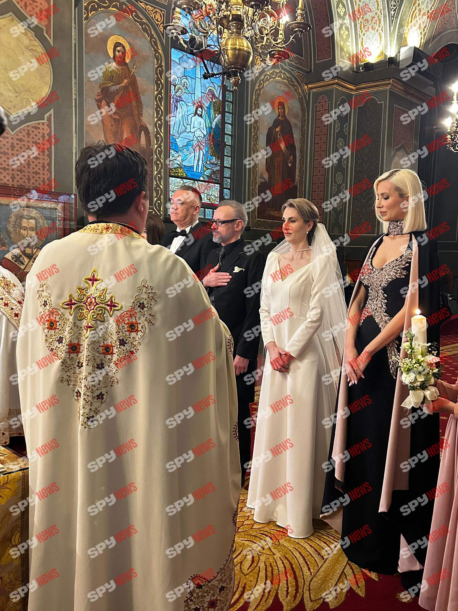 Mihai Albu a ajuns în fața altarului alături de mireasa lui, Elena. Informații în timp real de la cununia religioasă